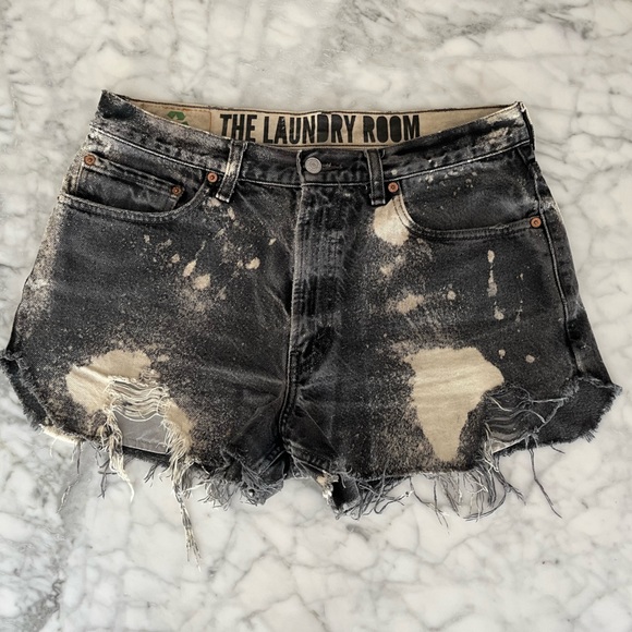 Levi’s 550s Cut Off Shorts - Picture 2 of 6